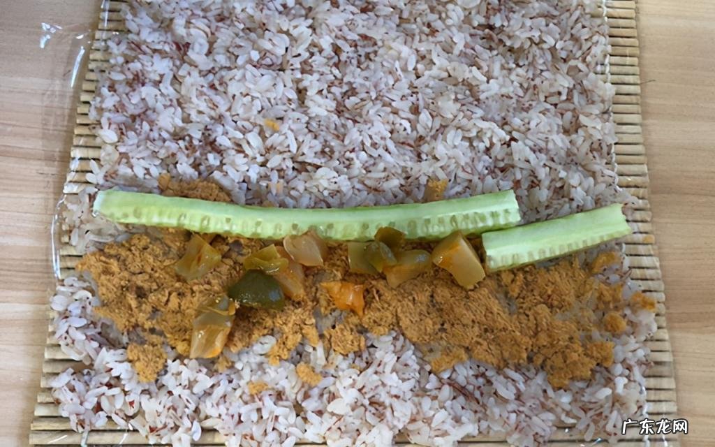 普通饭团的制作步骤视频 饭团制作流程简述