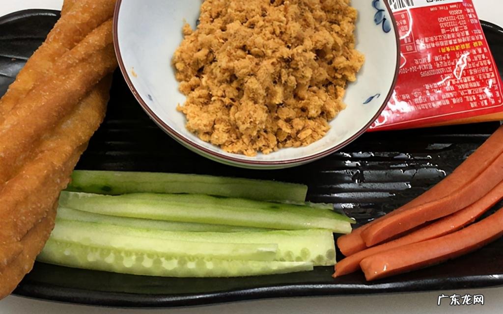 普通饭团的制作步骤视频 饭团制作流程简述