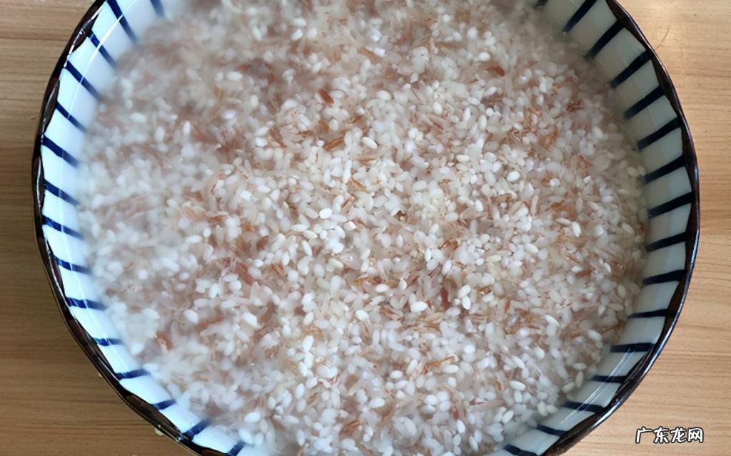 普通饭团的制作步骤视频 饭团制作流程简述