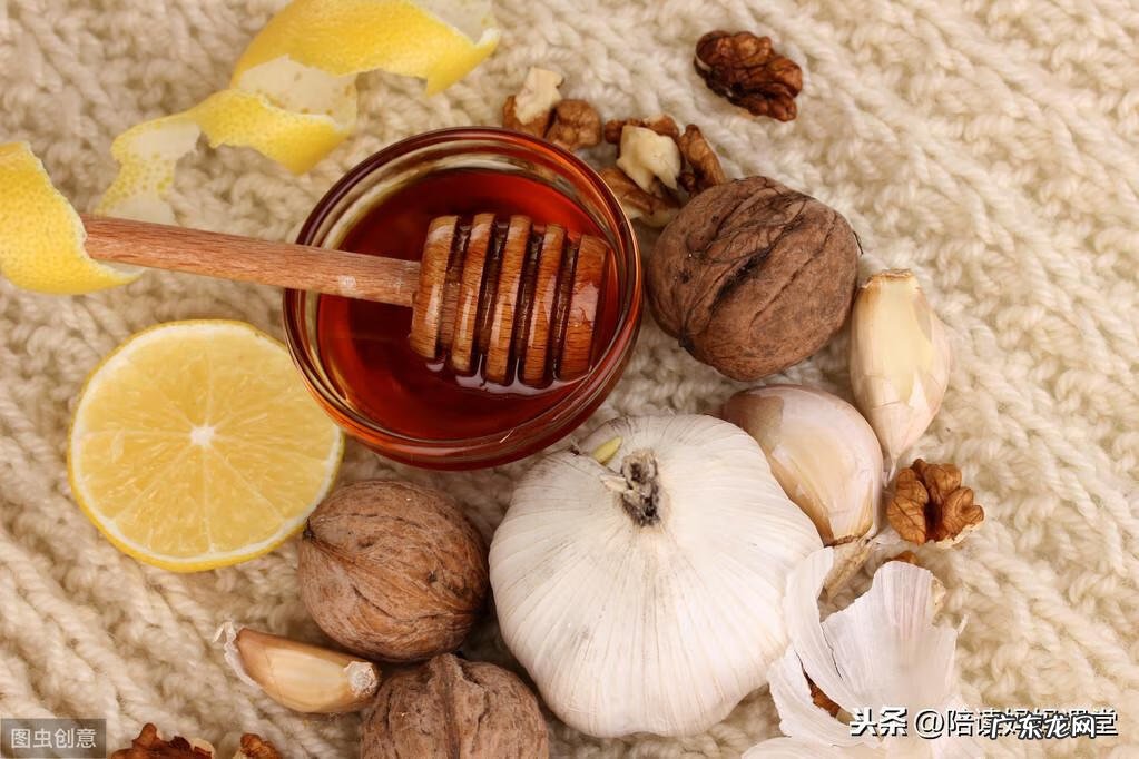 抱怨的近义词是什么意思 抱怨的近反义词语