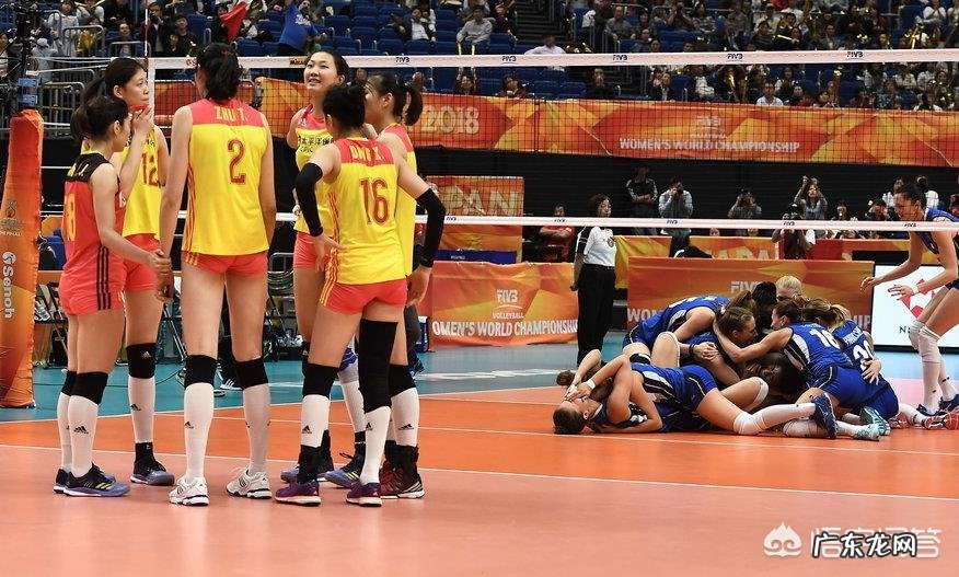 女排世锦赛半决赛,中国2比3不敌意大利女排无缘决赛,对于郎平的执教你有什么看法?