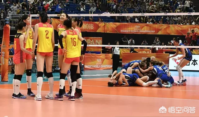 女排世锦赛半决赛,中国2比3不敌意大利女排无缘决赛,对于郎平的执教你有什么看法?