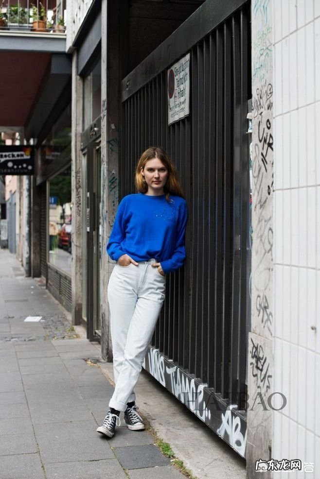 女生穿黑色的高帮帆布鞋,搭配什么颜色的袜子比较好看或显高呢?