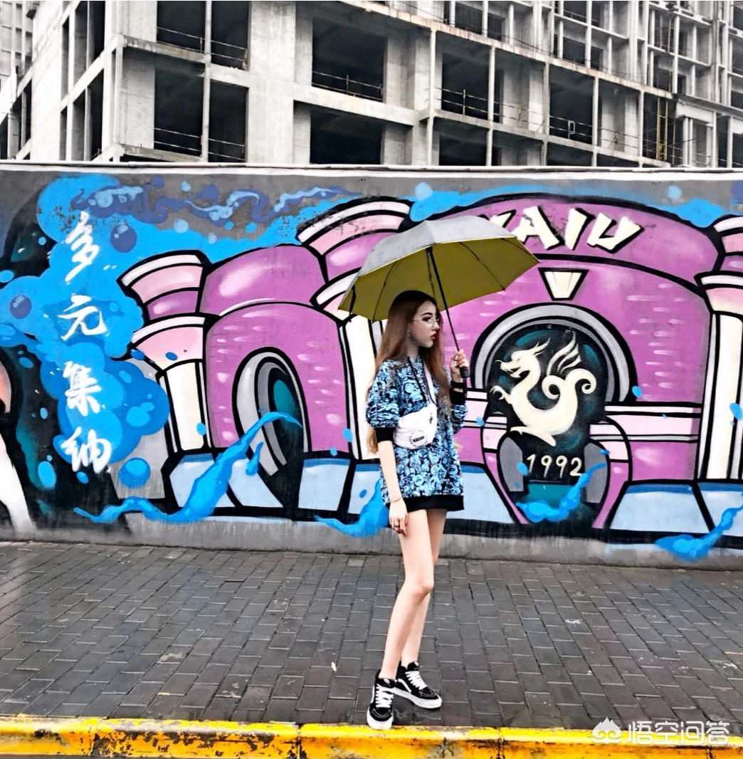 女生穿黑色的高帮帆布鞋,搭配什么颜色的袜子比较好看或显高呢?