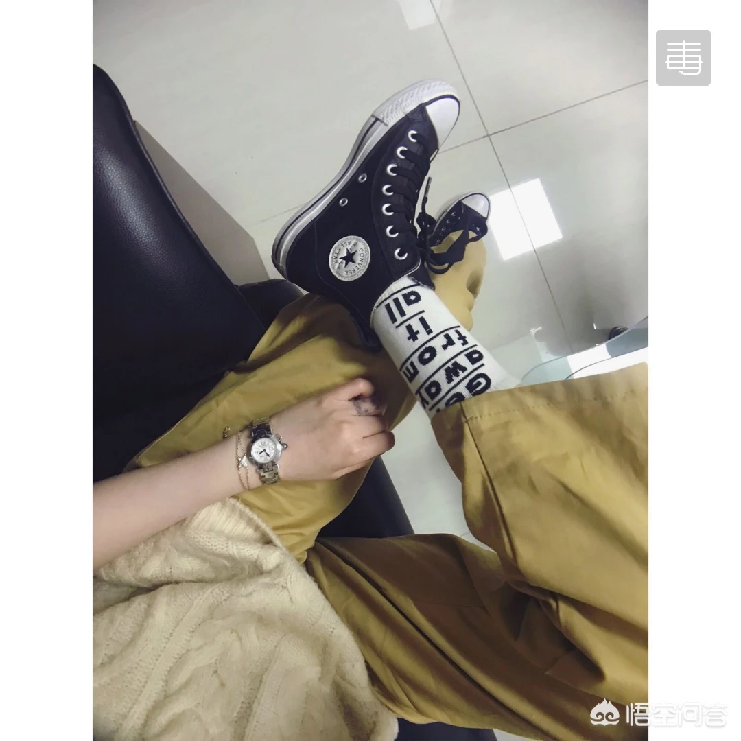 女生穿黑色的高帮帆布鞋,搭配什么颜色的袜子比较好看或显高呢?