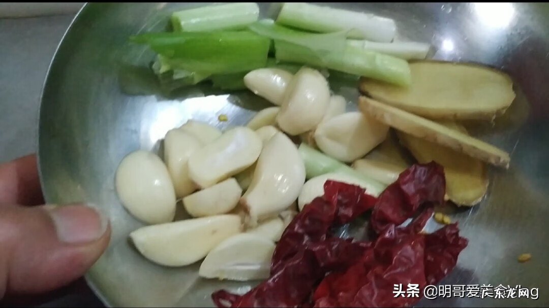 家常清炖鲶鱼的做法 鲶鱼炖茄子的做法大全