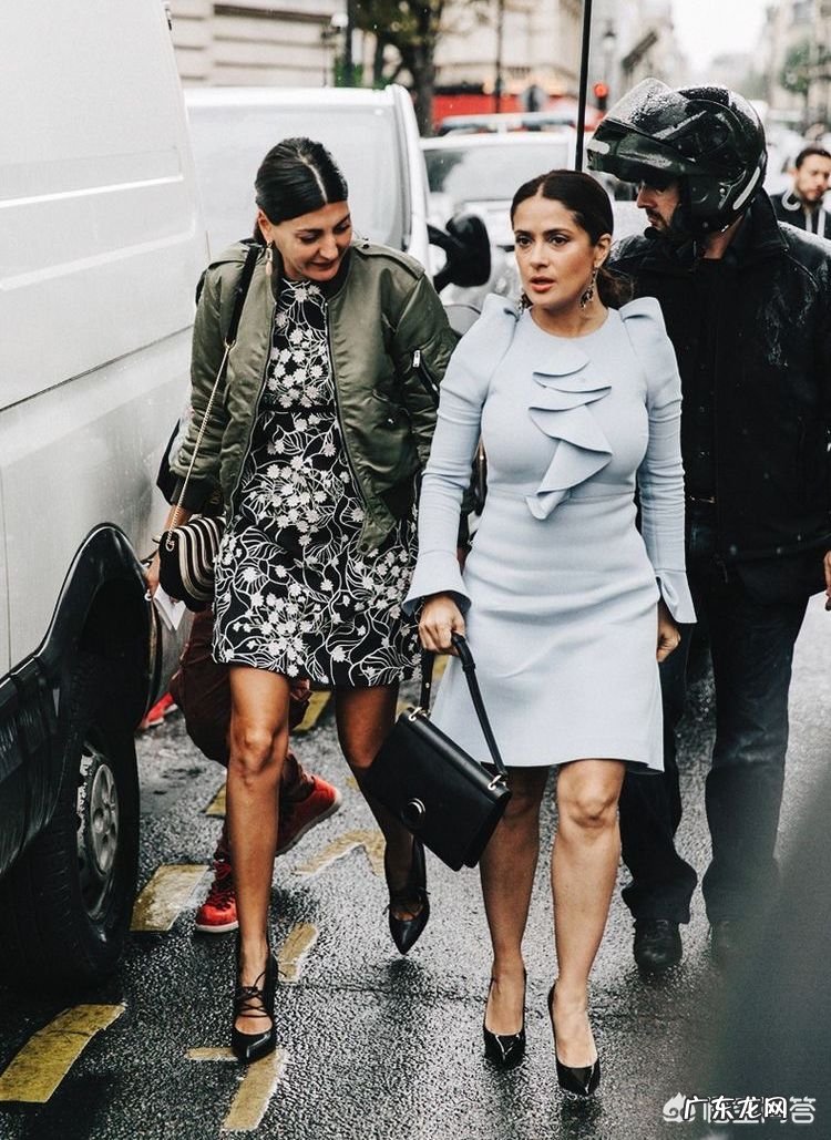 上半身胖的人该怎样搭配衣服呢？