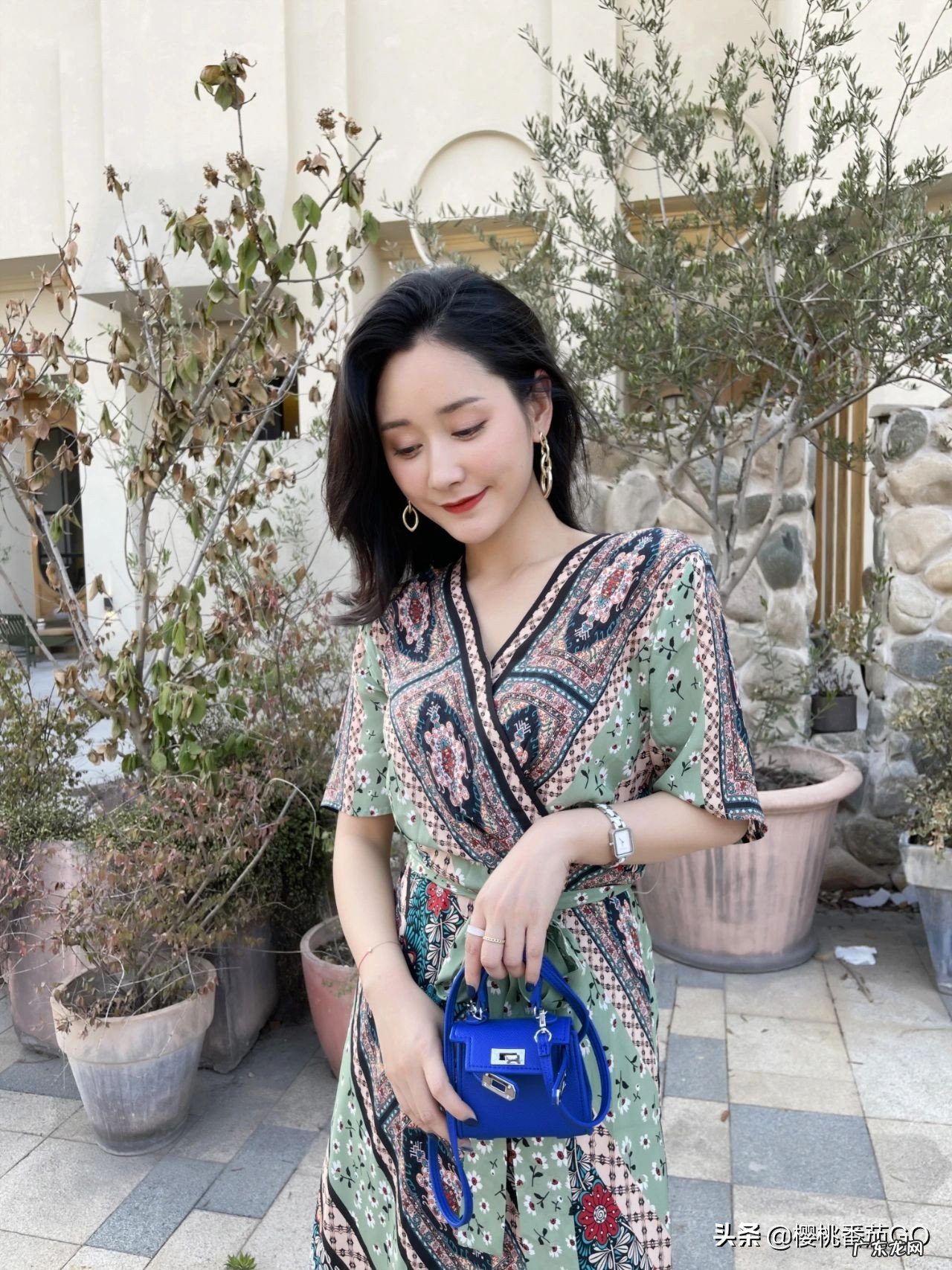 哪些款式的波西米亚风格的吊带连衣裙比较时尚?