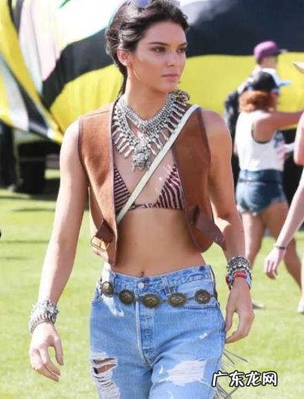 哪些款式的波西米亚风格的吊带连衣裙比较时尚？