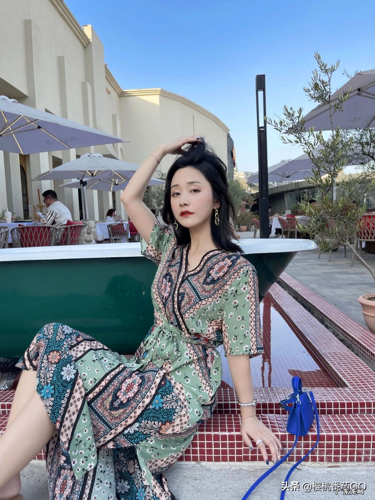 哪些款式的波西米亚风格的吊带连衣裙比较时尚?