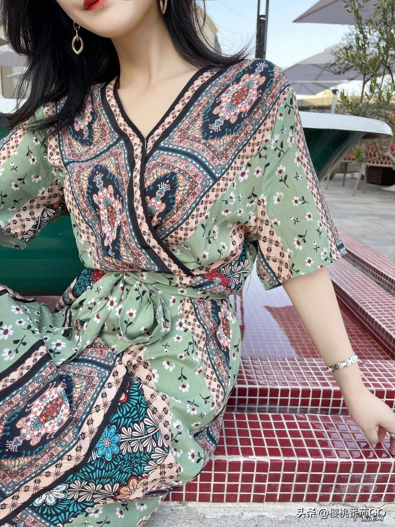 哪些款式的波西米亚风格的吊带连衣裙比较时尚?