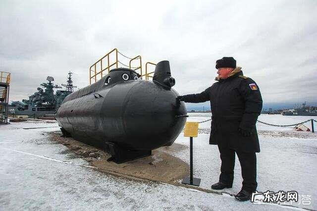 常规动力潜艇与海洋最大生物对撞，哪方会获胜？为什么，如果不能，核潜艇呢？