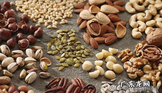 常见的坚果如核桃、小核桃、开心果、碧根果、杏仁等,营养价值有什么不同?哪种坚果营养价值最高?
