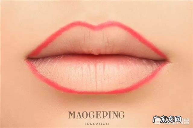 复古风红唇黑眼线妆容如何画?