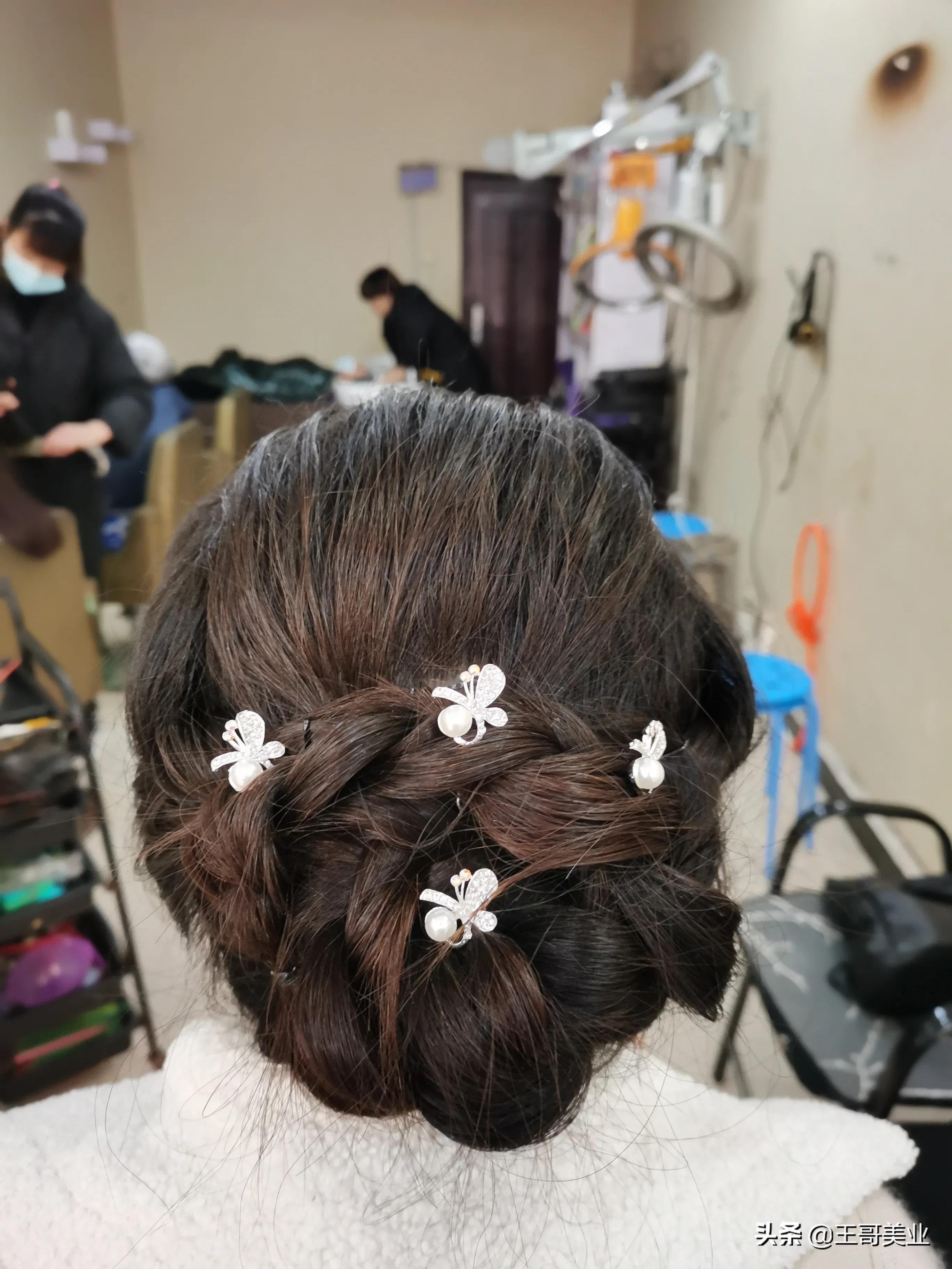 一年烫两次头发对头发有伤害吗?