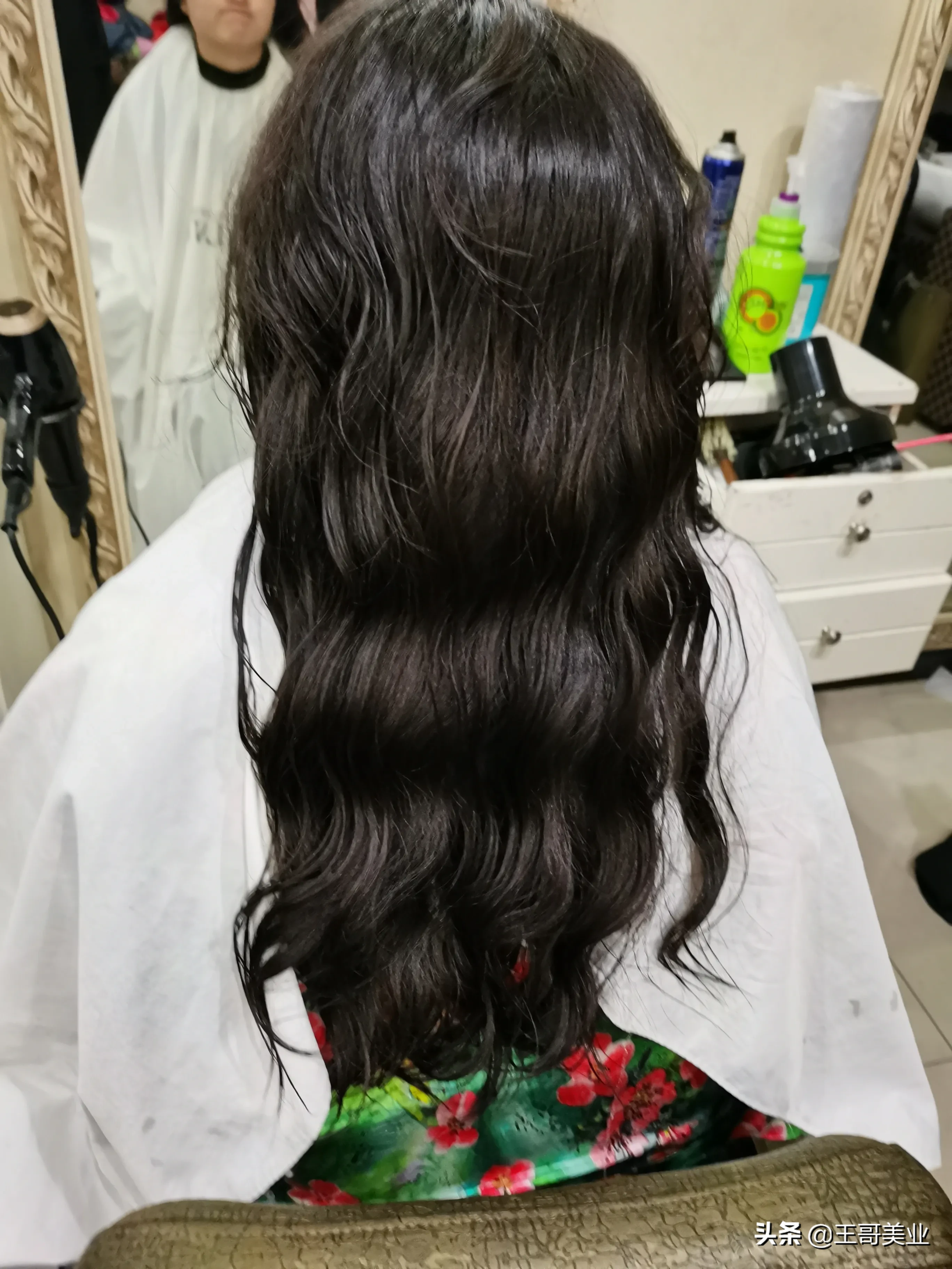 一年烫两次头发对头发有伤害吗?