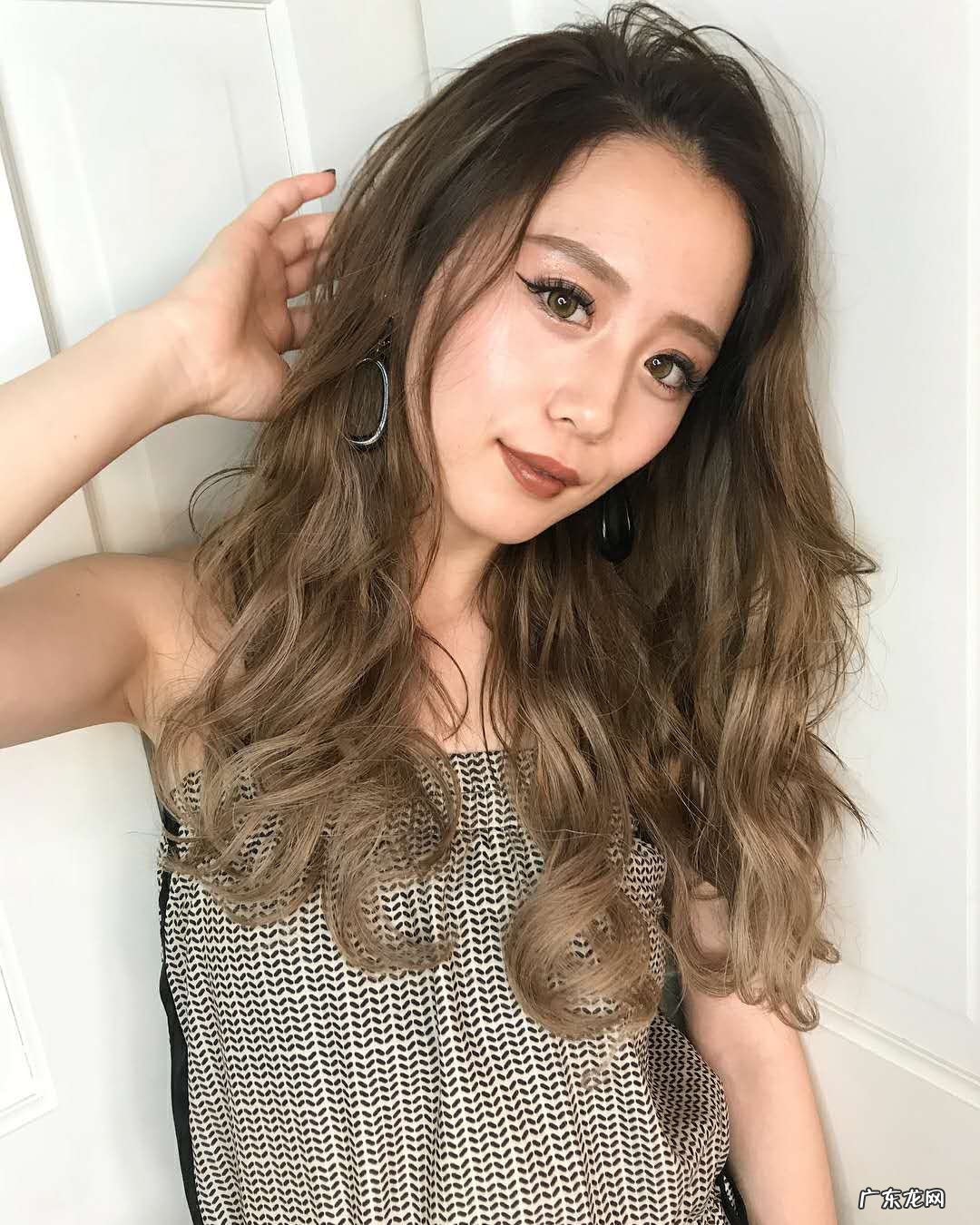 一年烫两次头发对头发有伤害吗?