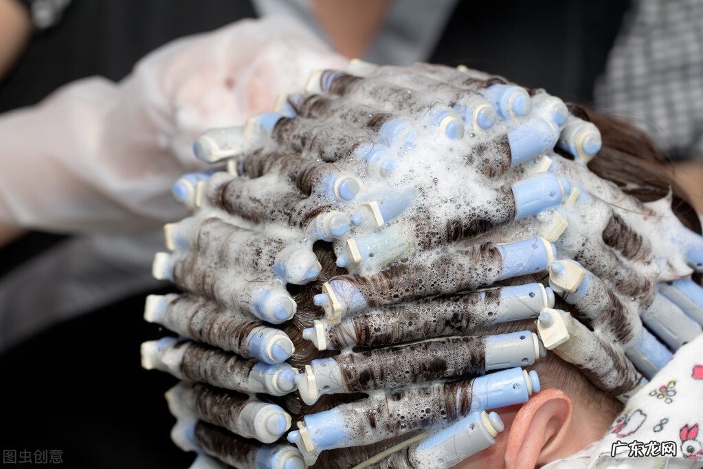 一年烫两次头发对头发有伤害吗?