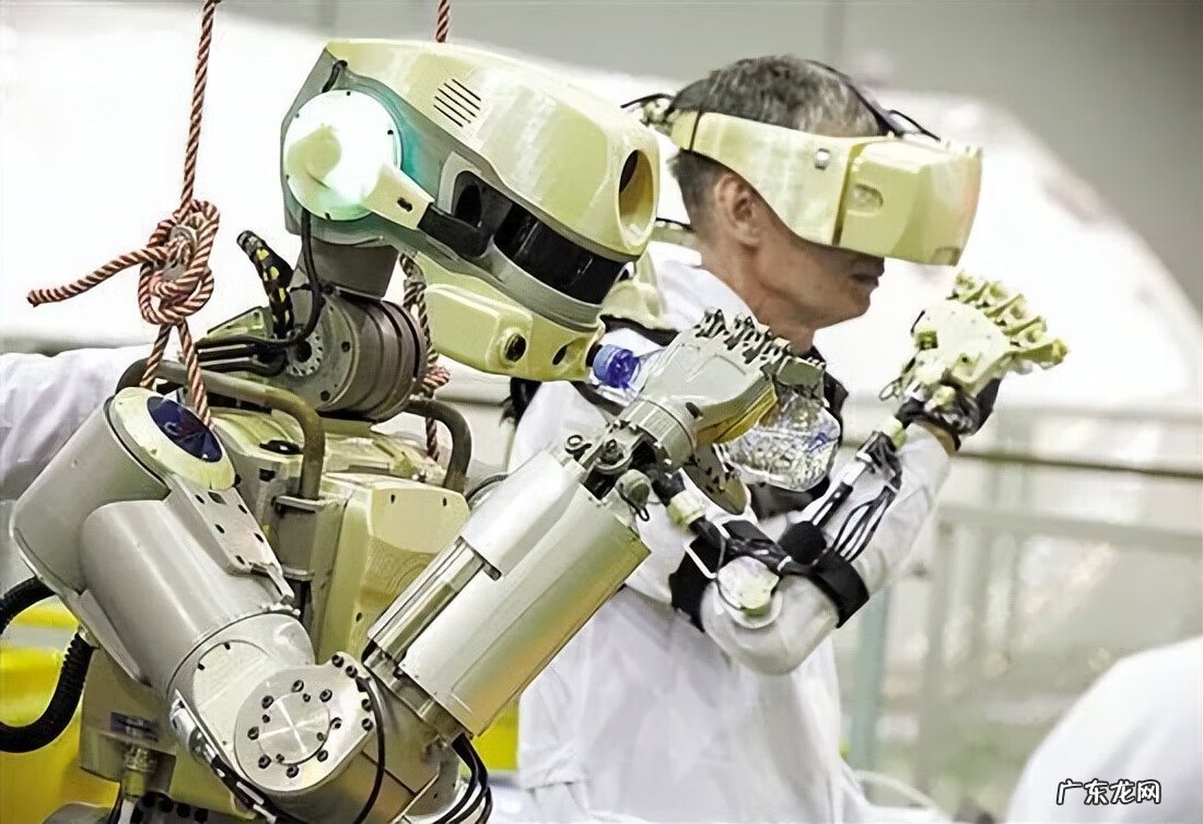 生化危机7预告片 使命召唤7电视画面