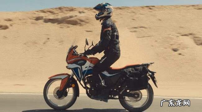 沙漠越野摩托车