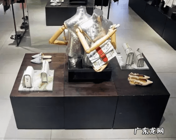 服装陈列道具名称大全 服装店陈列道具有哪些