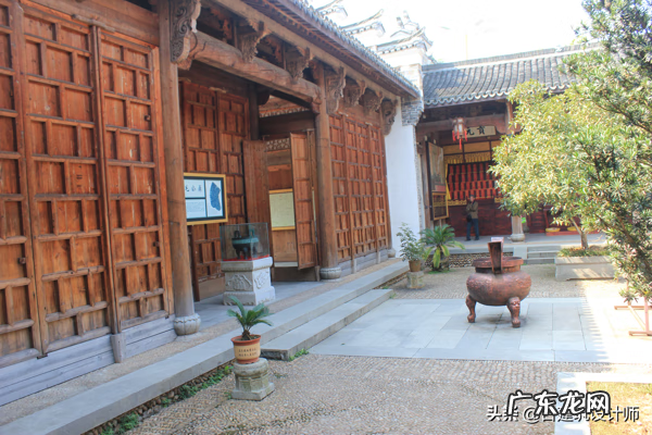 房子后面有祠堂风水好不好 祠堂右边连体房风水好吗