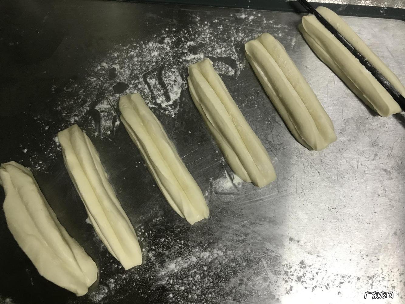 学炸油条要多少钱学费 新手学炸油条21步图文教程