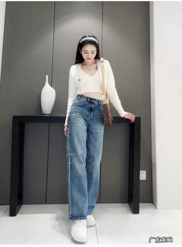 白色针织小开衫搭配图片女 白色针织开衫内搭什么比较好看