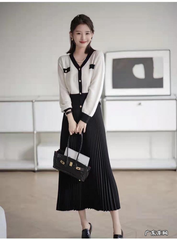 白色针织小开衫搭配图片女 白色针织开衫内搭什么比较好看