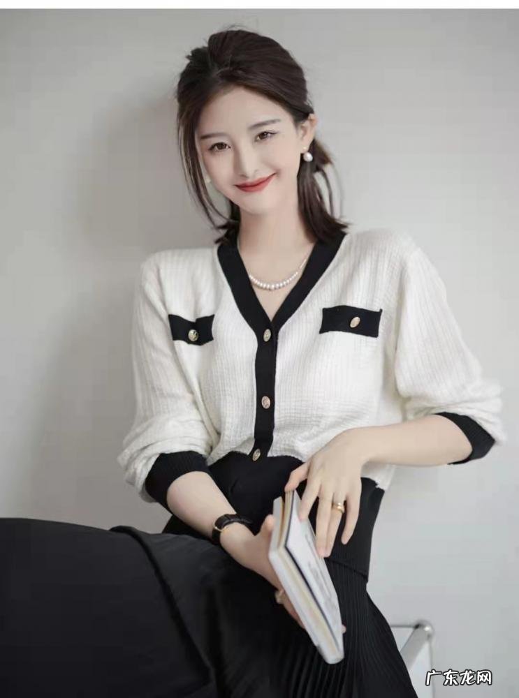 白色针织小开衫搭配图片女 白色针织开衫内搭什么比较好看