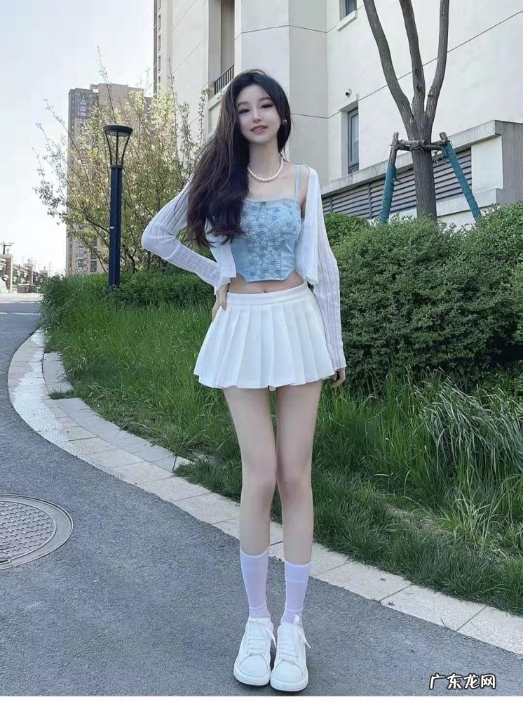 白色针织小开衫搭配图片女 白色针织开衫内搭什么比较好看