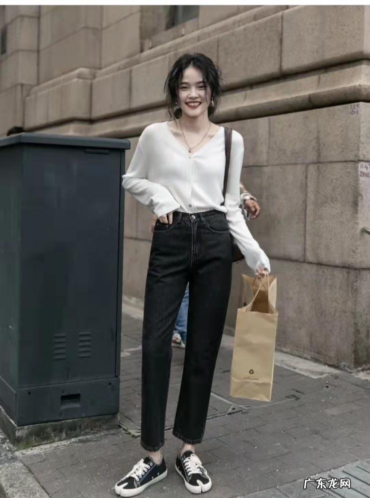 白色针织小开衫搭配图片女 白色针织开衫内搭什么比较好看