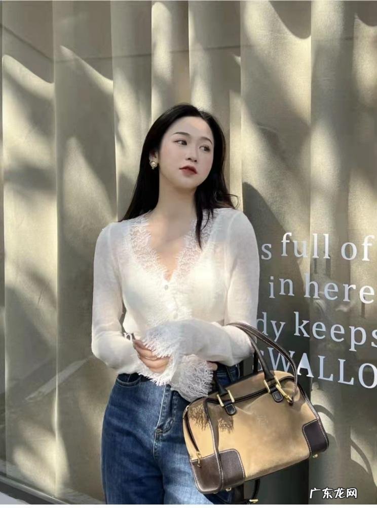 白色针织小开衫搭配图片女 白色针织开衫内搭什么比较好看