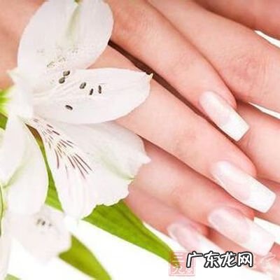 指甲上有白点的原因 指甲上有白点是什么原因
