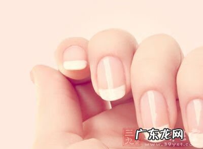 指甲上有白点的原因 指甲上有白点是什么原因