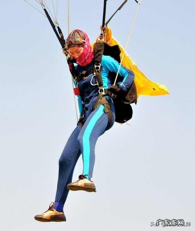 客机上为什么没有逃生用的跳伞装置?