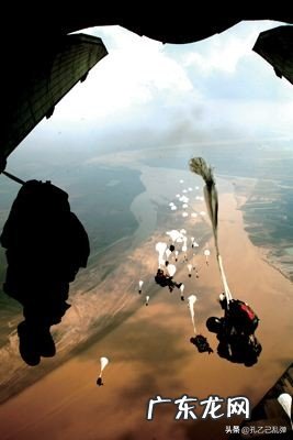 客机上为什么没有逃生用的跳伞装置?