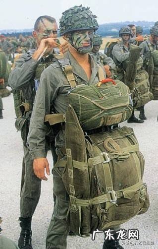 客机上为什么没有逃生用的跳伞装置?