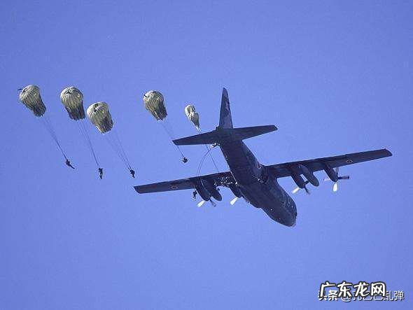 客机上为什么没有逃生用的跳伞装置?