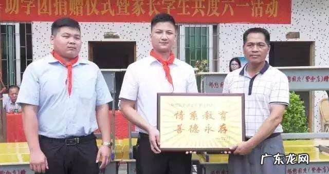 你印象中的山村教师是怎样的？