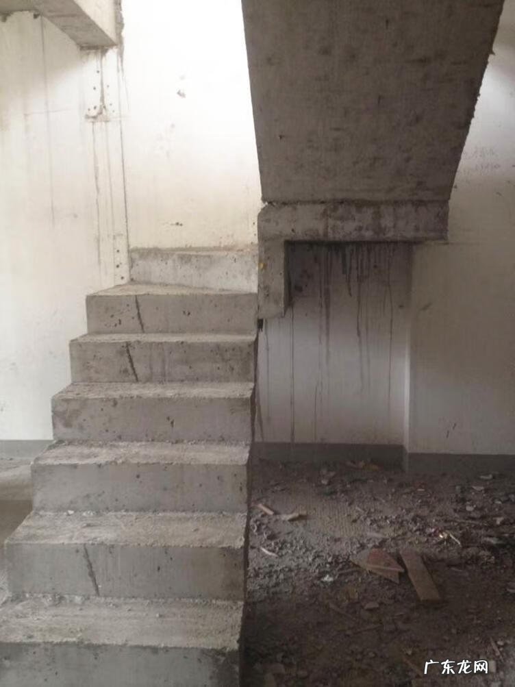 顶楼楼梯盖 用什么盖楼梯最好