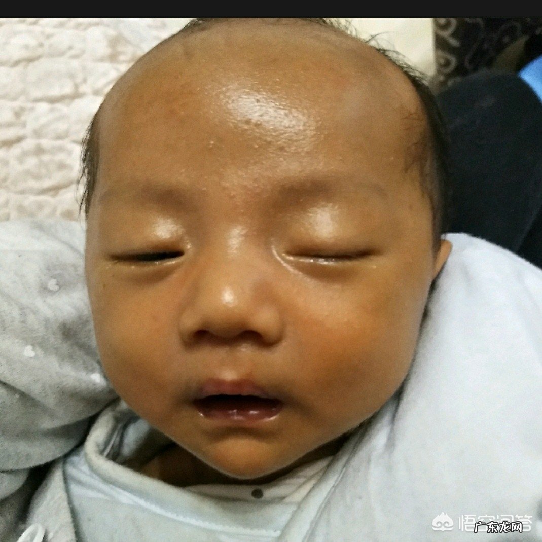 宝宝出生的第一个月，需要特别注意的护理知识有哪些？