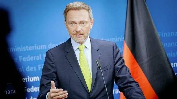 如何看待德国财政部长「不同意欧盟从2035年起禁售燃油车的计划」?