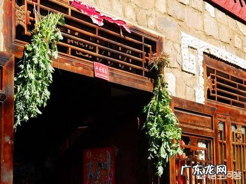 在农村里端午节是怎么挂艾草的？端午节挂的艾叶什么时候取下呢？