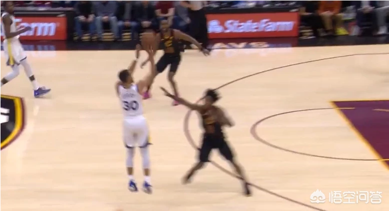 库里三分14中9狂砍42+9+7，怎么评价库里本场的表现？