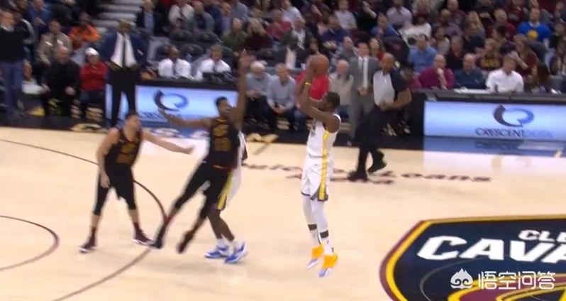 库里三分14中9狂砍42+9+7，怎么评价库里本场的表现？