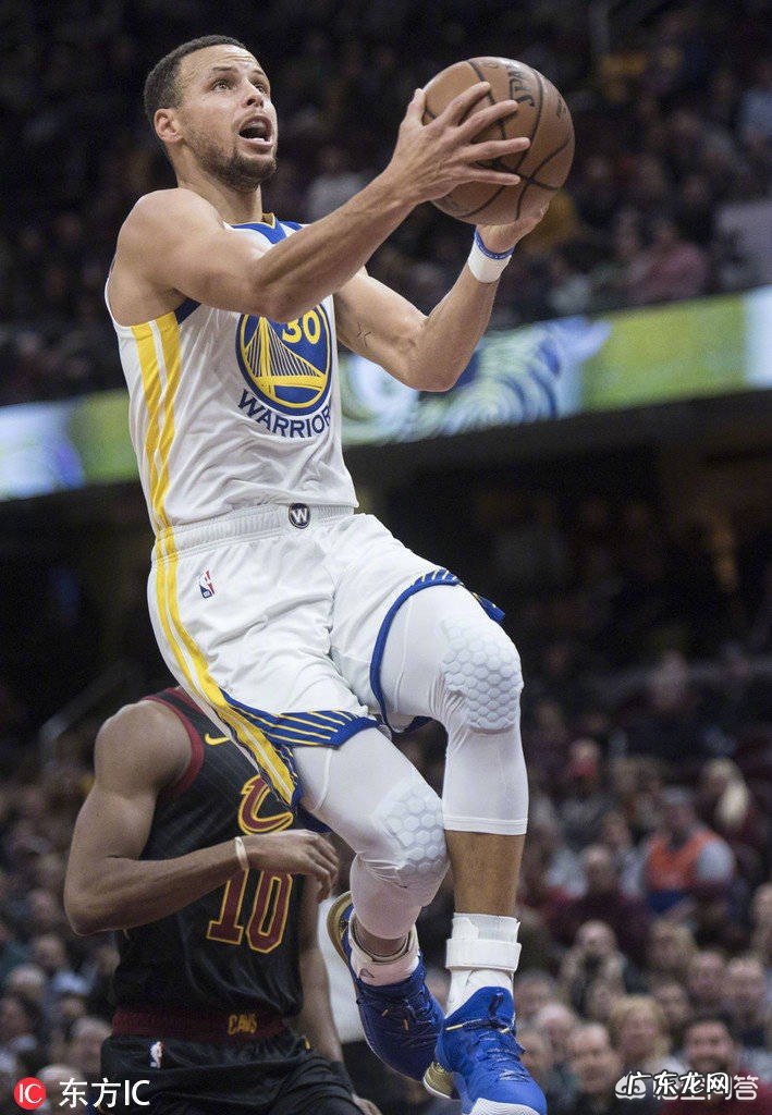 库里三分14中9狂砍42+9+7，怎么评价库里本场的表现？