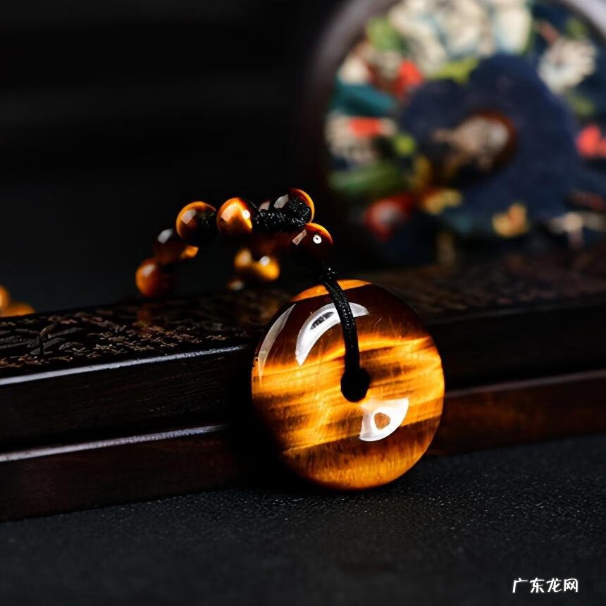 男人戴虎眼石的好处 虎睛石是什么材质的