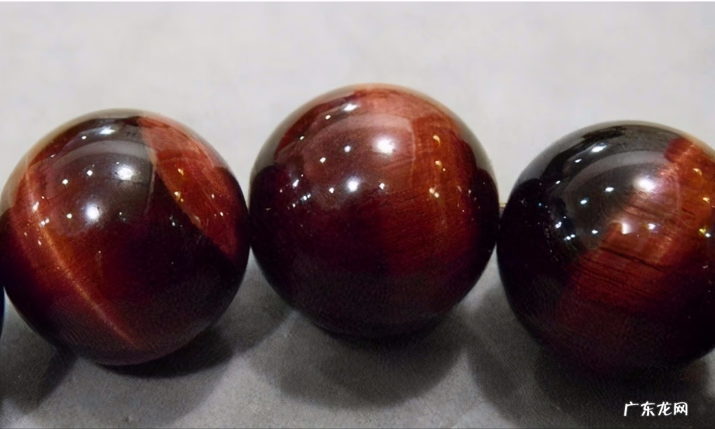 男人戴虎眼石的好处 虎睛石是什么材质的