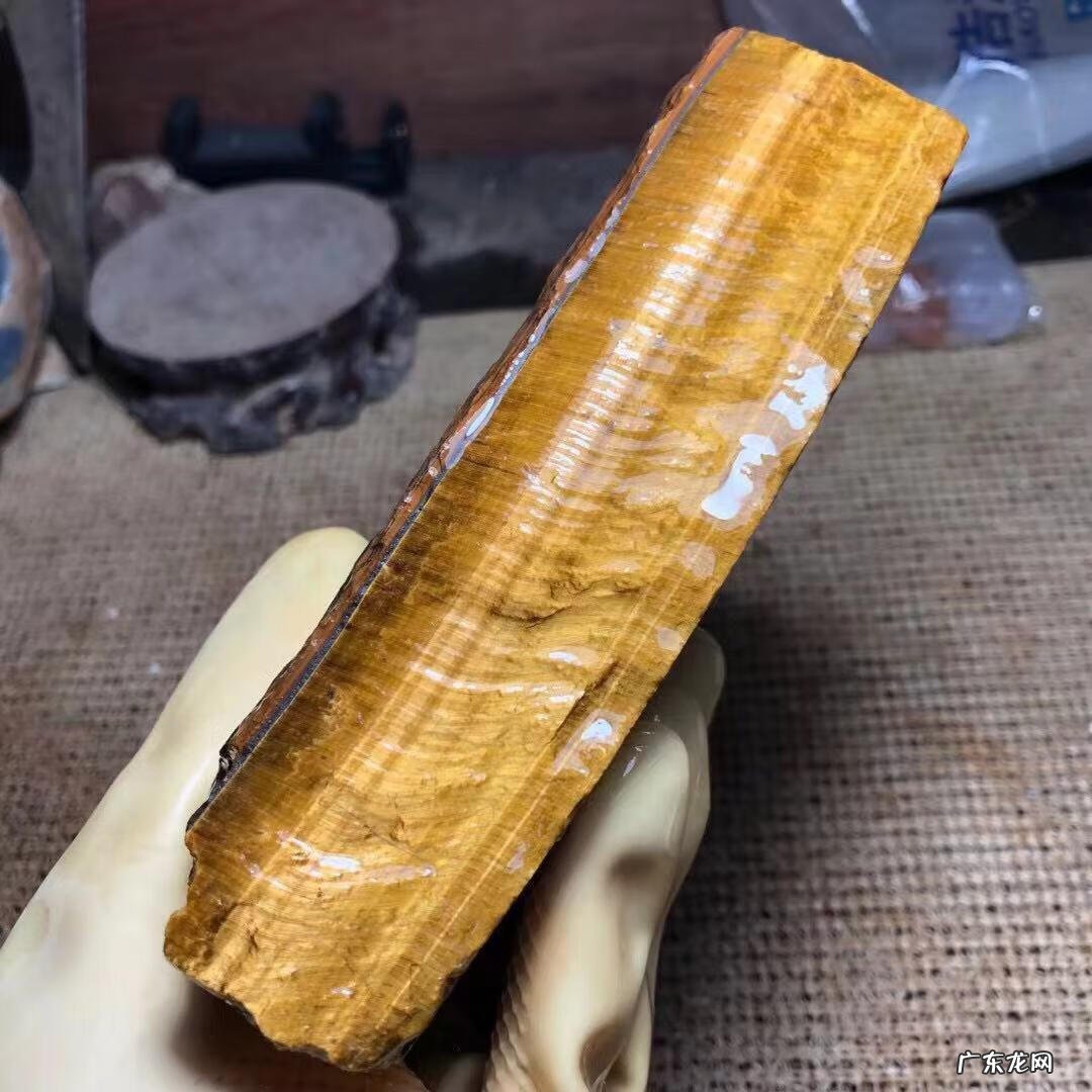 男人戴虎眼石的好处 虎睛石是什么材质的